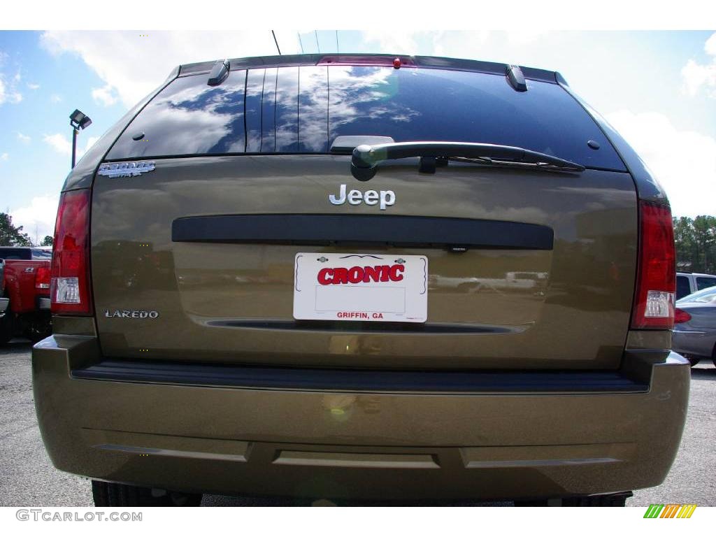 2009 Grand Cherokee Laredo - Olive Green Metallic / Medium Khaki/Dark Khaki photo #7