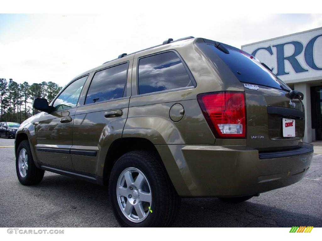 2009 Grand Cherokee Laredo - Olive Green Metallic / Medium Khaki/Dark Khaki photo #8