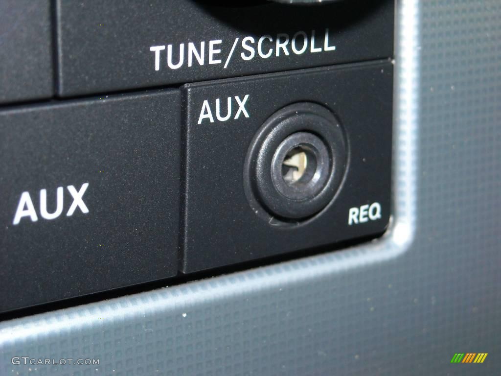 2009 Commander Sport - Stone White / Khaki photo #31