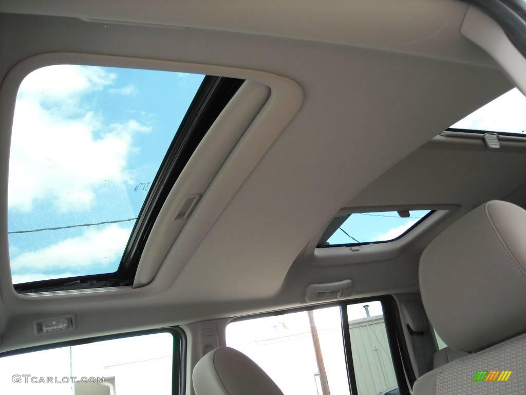 2009 Commander Sport - Stone White / Khaki photo #32