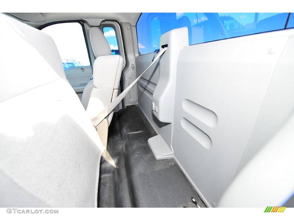 2006 F150 STX Regular Cab - Silver Metallic / Medium Flint photo #11