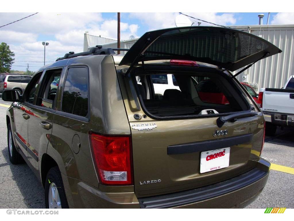2009 Grand Cherokee Laredo - Olive Green Metallic / Medium Khaki/Dark Khaki photo #15
