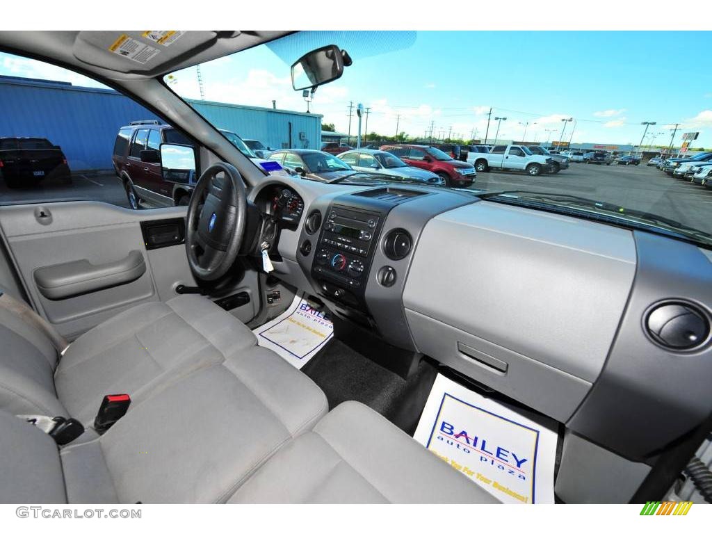 2006 F150 STX Regular Cab - Silver Metallic / Medium Flint photo #14