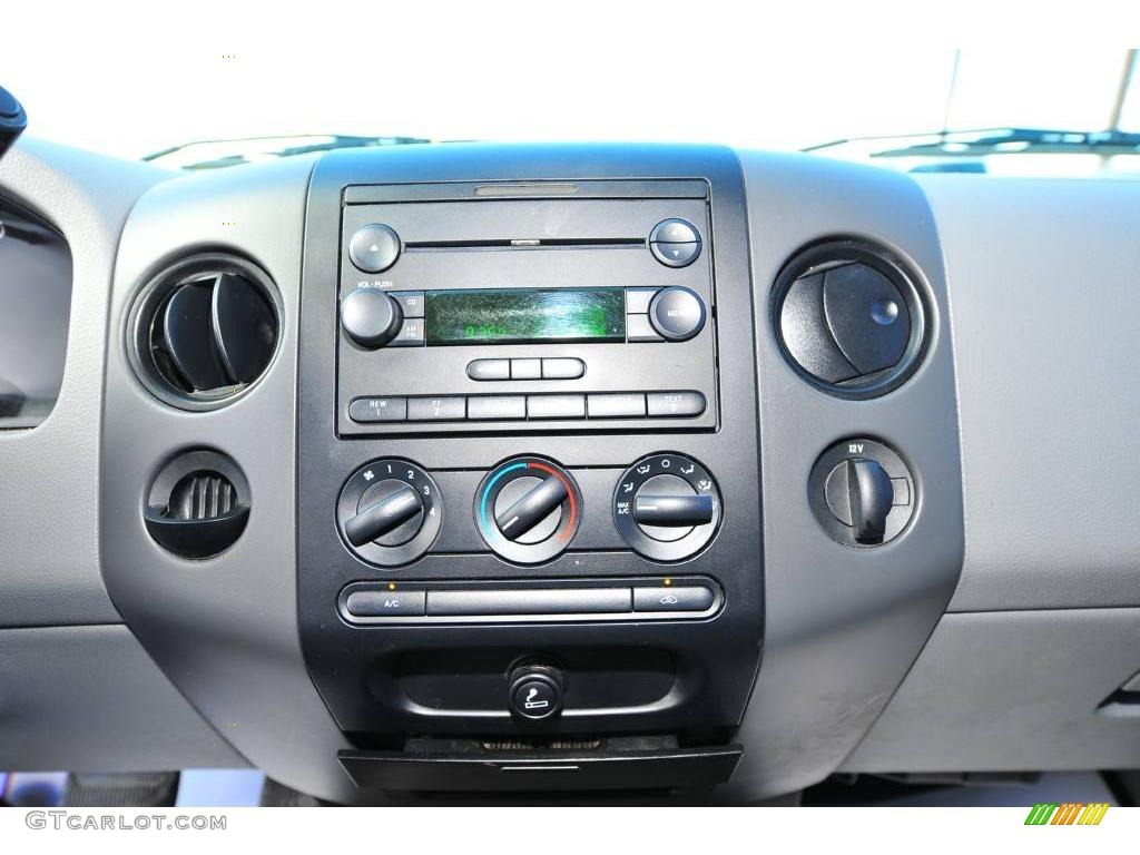 2006 F150 STX Regular Cab - Silver Metallic / Medium Flint photo #17