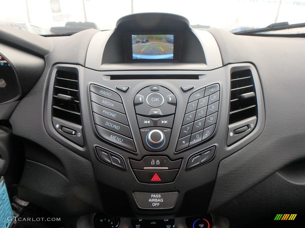 2019 Ford Fiesta SE Hatchback Controls Photos