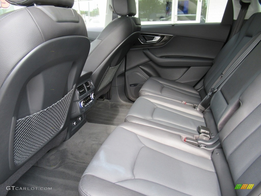 Rock Gray Interior 2019 Audi Q7 55 Prestige quattro Photo #135651340