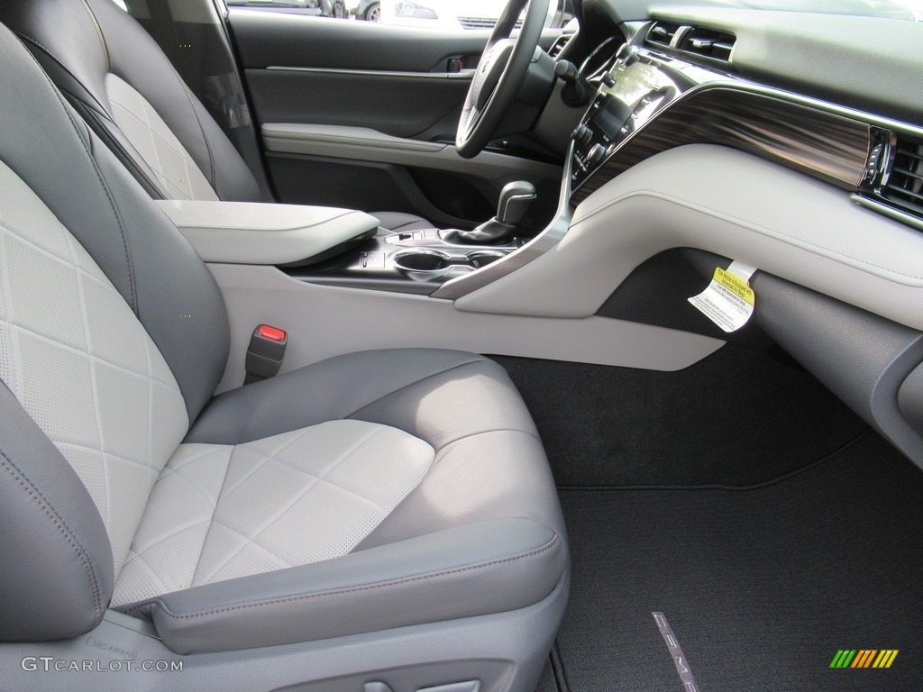 2019 Camry XLE - Celestial Silver Metallic / Ash photo #11