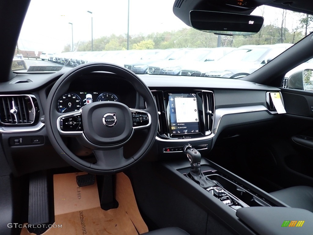 2020 Volvo S60 T6 AWD Momentum Charcoal Dashboard Photo #135658219