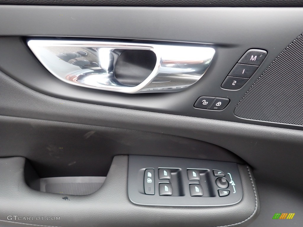 2020 Volvo S60 T6 AWD Momentum Charcoal Door Panel Photo #135658245