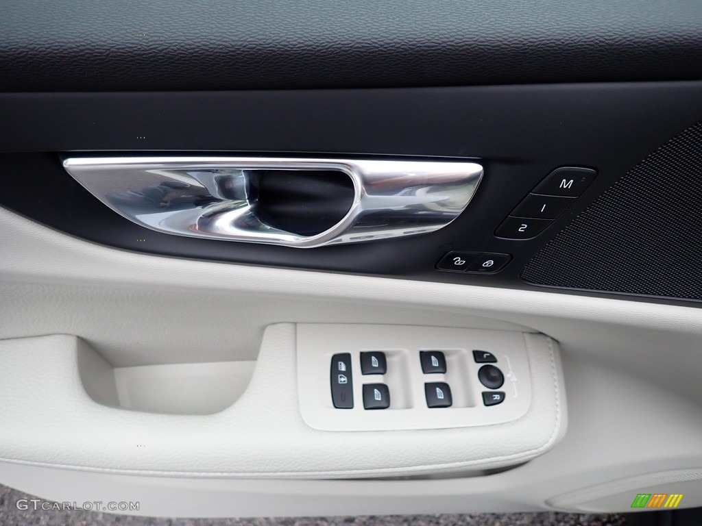 2020 Volvo V60 Cross Country T5 AWD Door Panel Photos