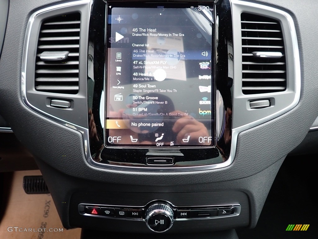 2020 Volvo XC90 T5 AWD Momentum Controls Photo #135659817