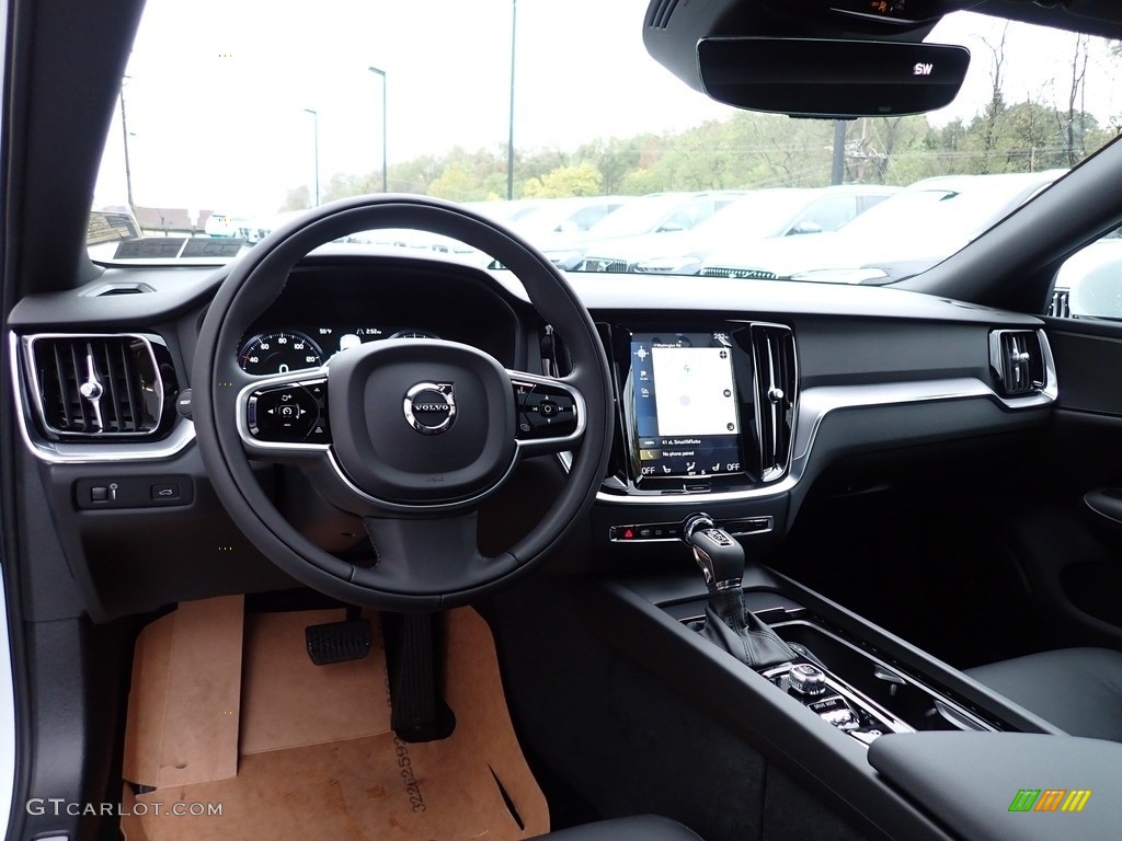2020 Volvo S60 T5 Momentum Dashboard Photos