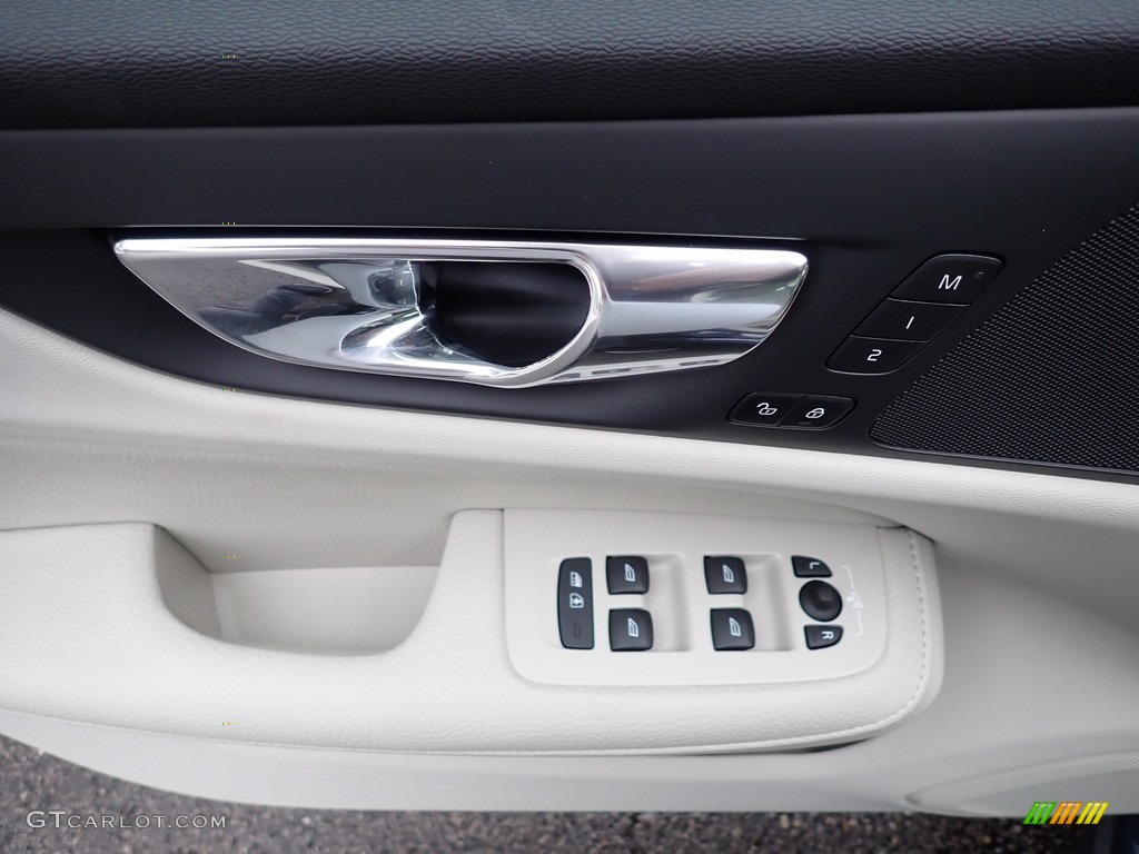 2020 Volvo S60 T6 AWD Momentum Blond Door Panel Photo #135661296