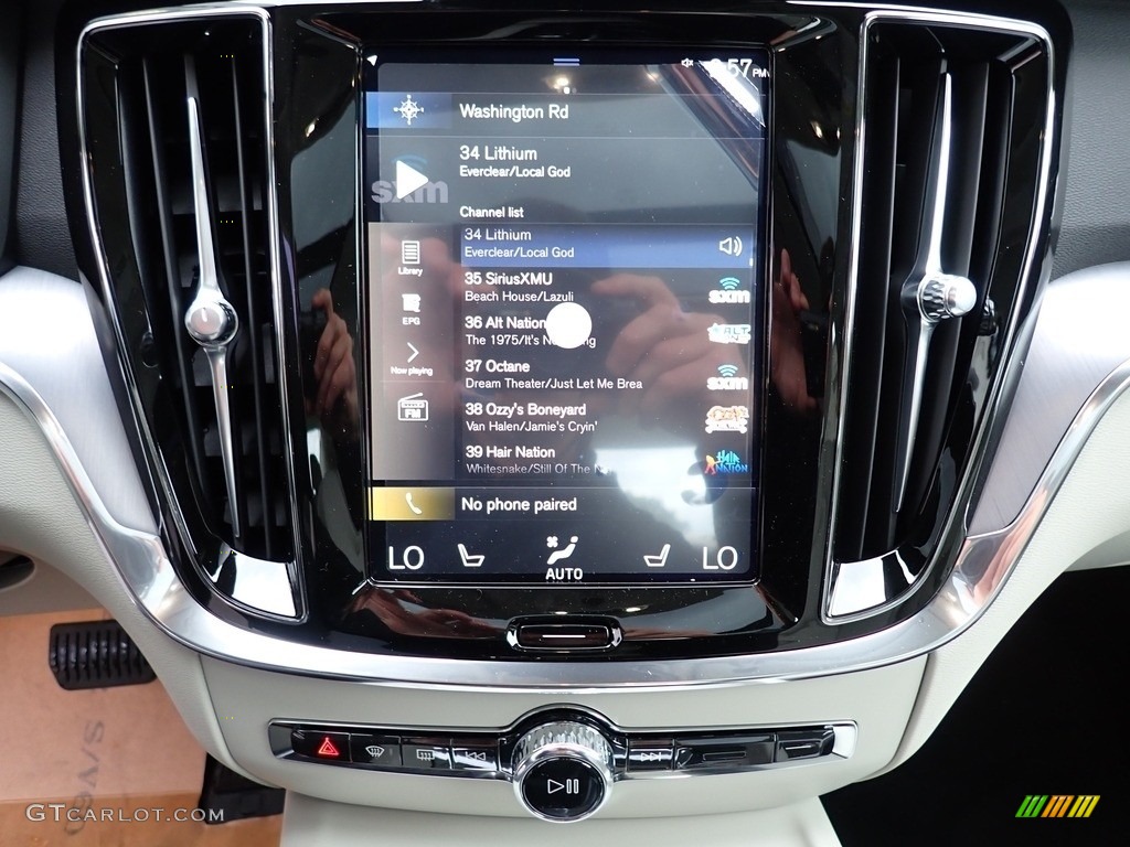 2020 Volvo S60 T6 AWD Momentum Controls Photo #135661422
