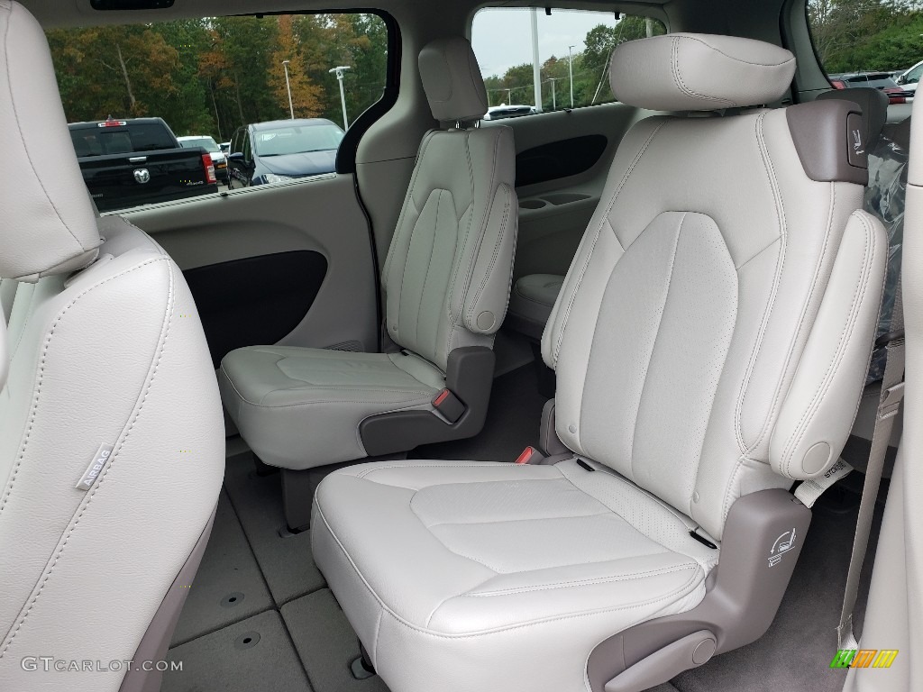 Cognac/Alloy Interior 2020 Chrysler Pacifica Touring L Photo #135666021