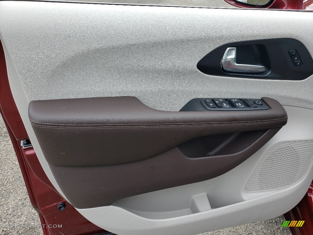 2020 Chrysler Pacifica Touring L Cognac/Alloy Door Panel Photo #135666078