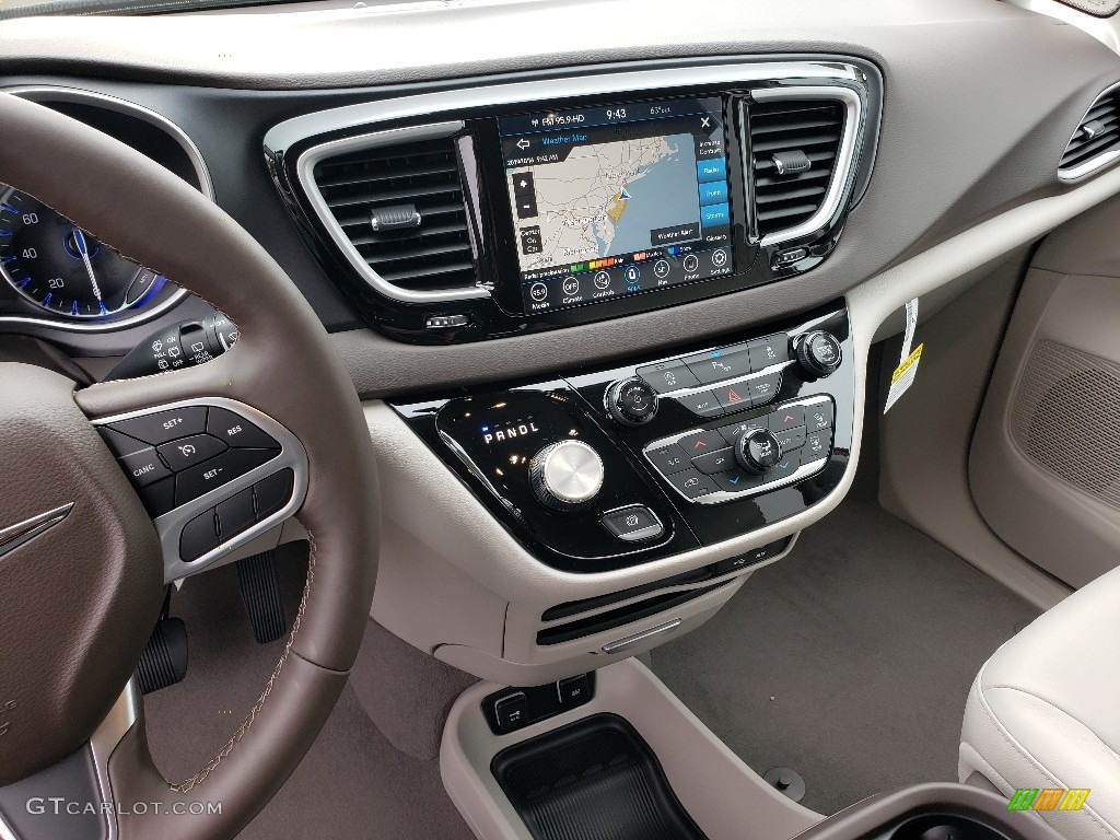2020 Chrysler Pacifica Touring L Navigation Photo #135666132