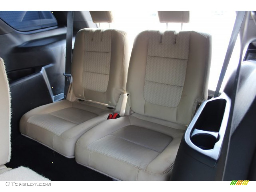 2016 Explorer FWD - Oxford White / Medium Light Camel photo #22
