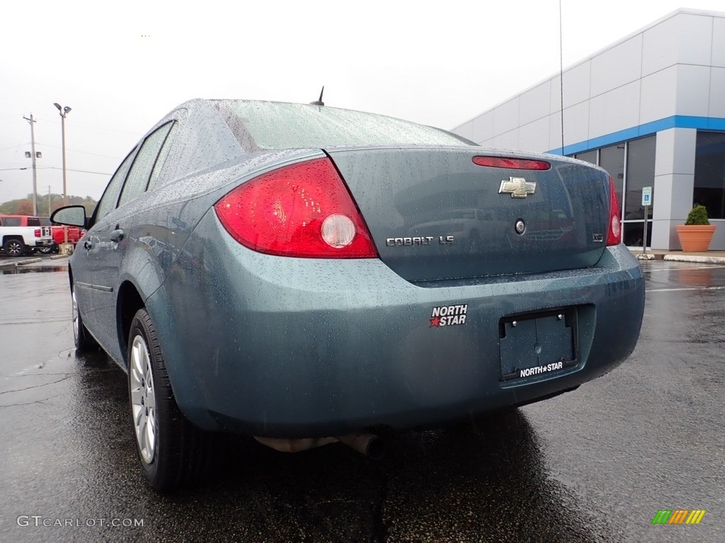 2009 Cobalt LS Sedan - Silver Moss Metallic / Gray photo #5