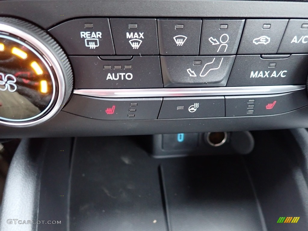 2020 Ford Escape SEL 4WD Controls Photo #135673635