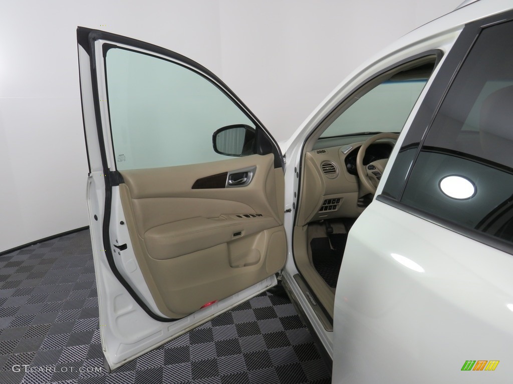 2013 Pathfinder SL 4x4 - Moonlight White / Almond photo #35