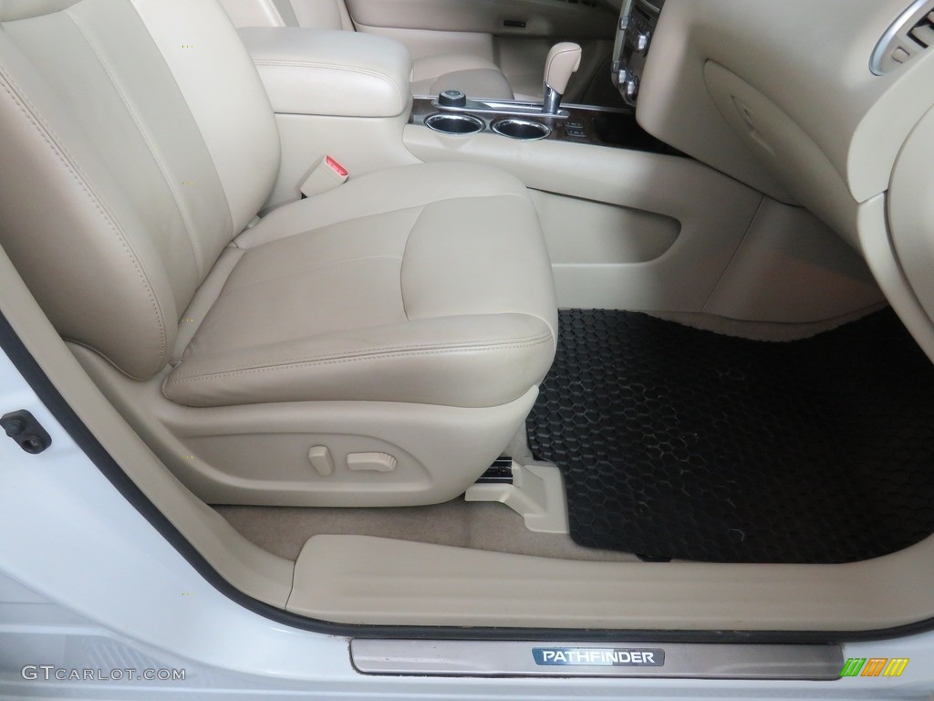 2013 Pathfinder SL 4x4 - Moonlight White / Almond photo #46