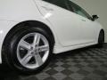 Super White - Camry SE Photo No. 13