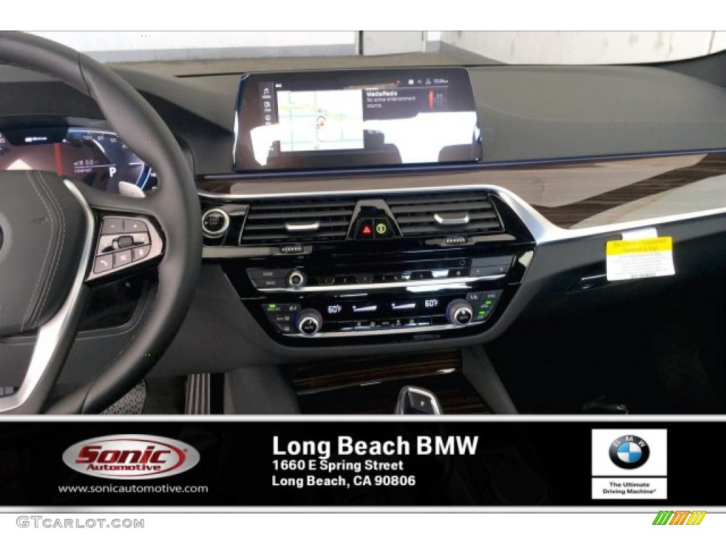 2020 5 Series 530e Sedan - Alpine White / Black photo #5