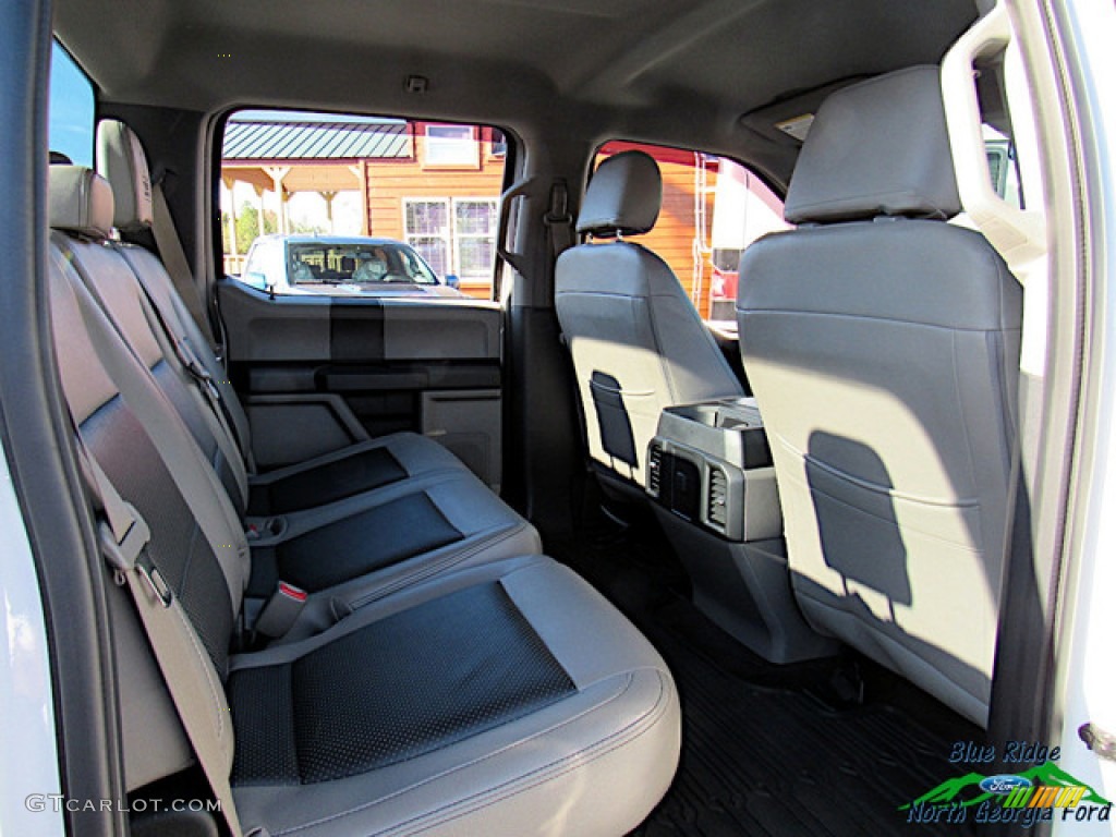 2016 F150 XL SuperCrew 4x4 - Oxford White / Medium Earth Gray photo #32