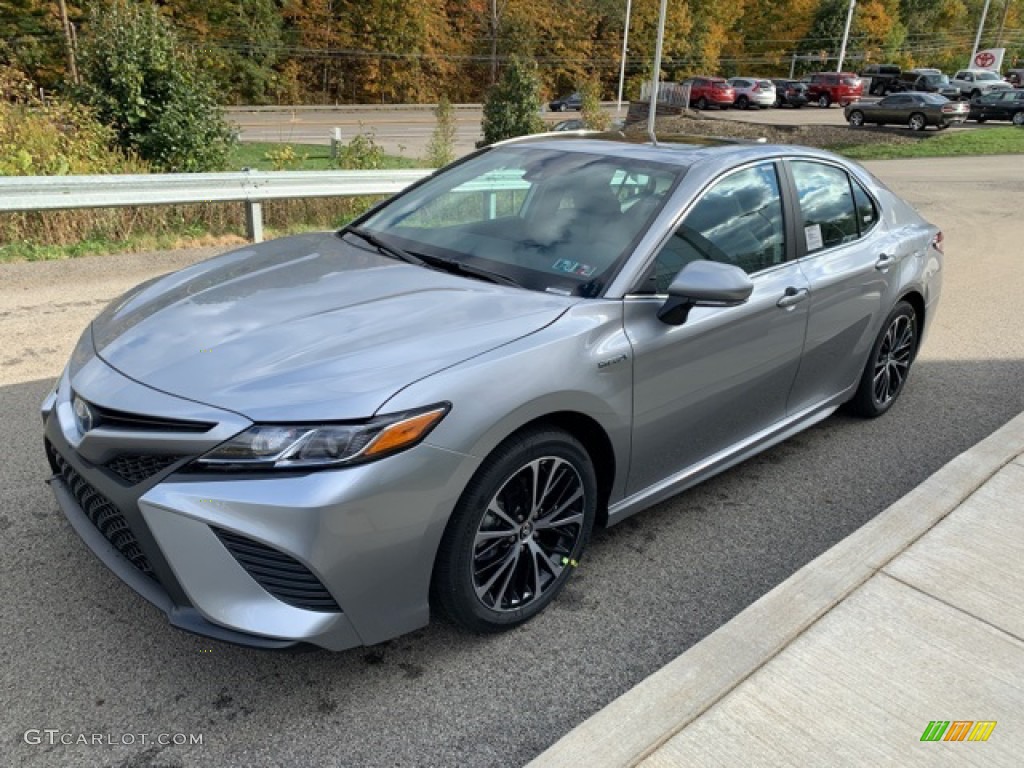 Celestial Silver Metallic 2020 Toyota Camry Hybrid SE Exterior Photo #135686694