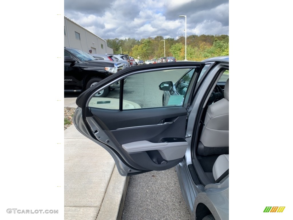 2020 Toyota Camry Hybrid SE Ash Door Panel Photo #135686829