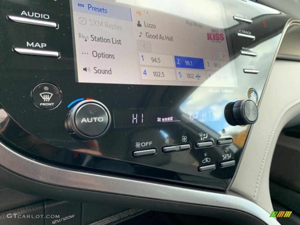 2020 Toyota Camry Hybrid SE Controls Photo #135687192