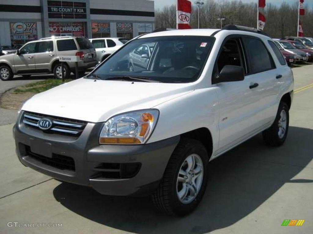 2008 Sportage LX V6 4x4 - Clear White / Black photo #1