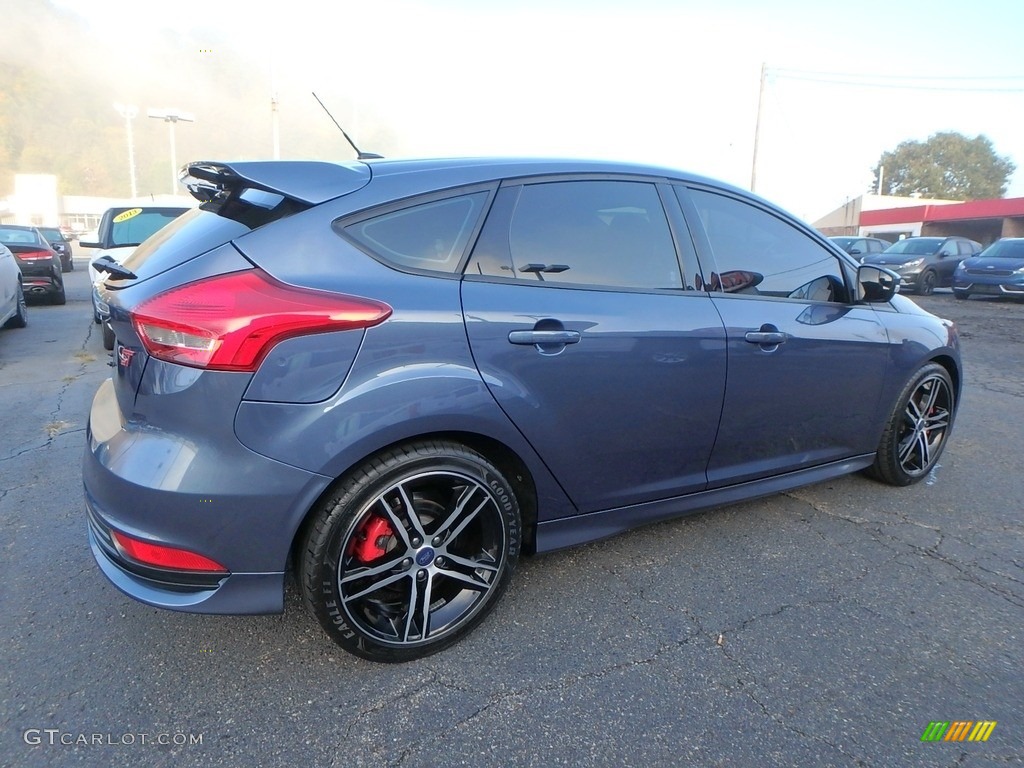 2018 Focus ST Hatch - Blue Metallic / Charcoal Black photo #2