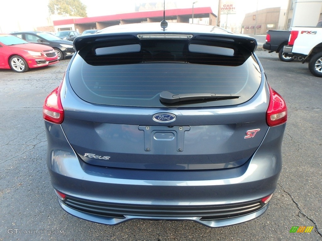 2018 Focus ST Hatch - Blue Metallic / Charcoal Black photo #3