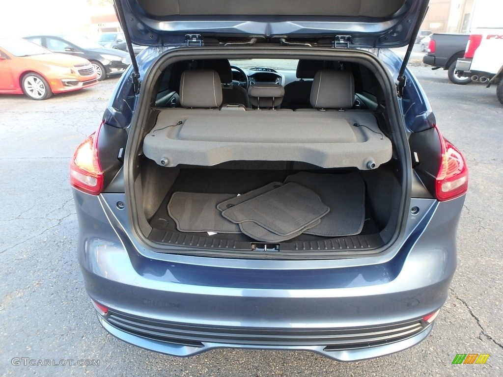 2018 Ford Focus ST Hatch Trunk Photos