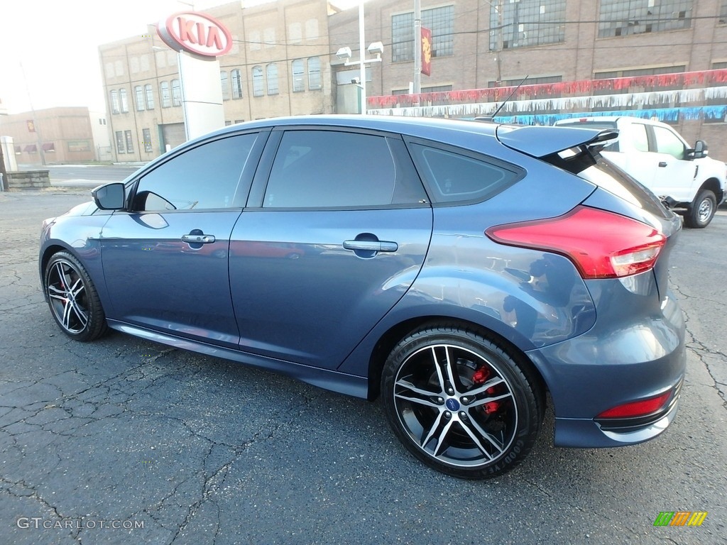 2018 Focus ST Hatch - Blue Metallic / Charcoal Black photo #5