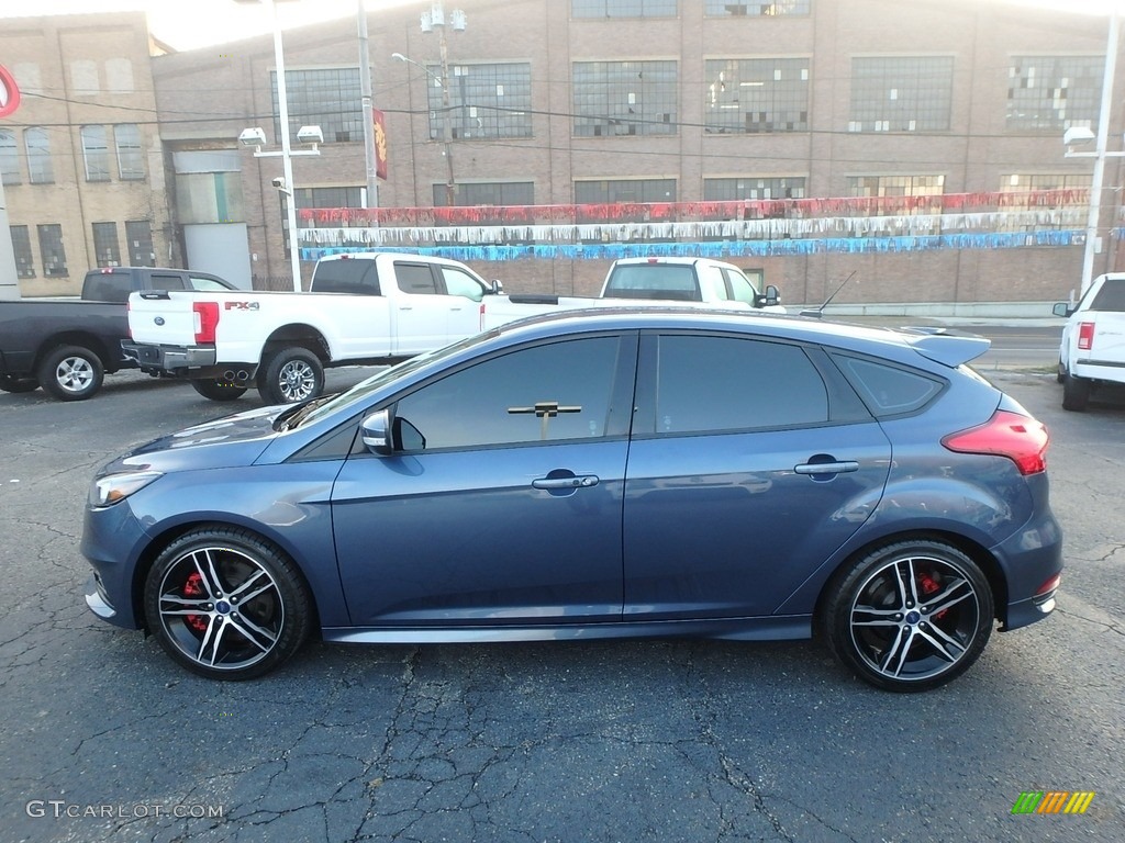 2018 Focus ST Hatch - Blue Metallic / Charcoal Black photo #6