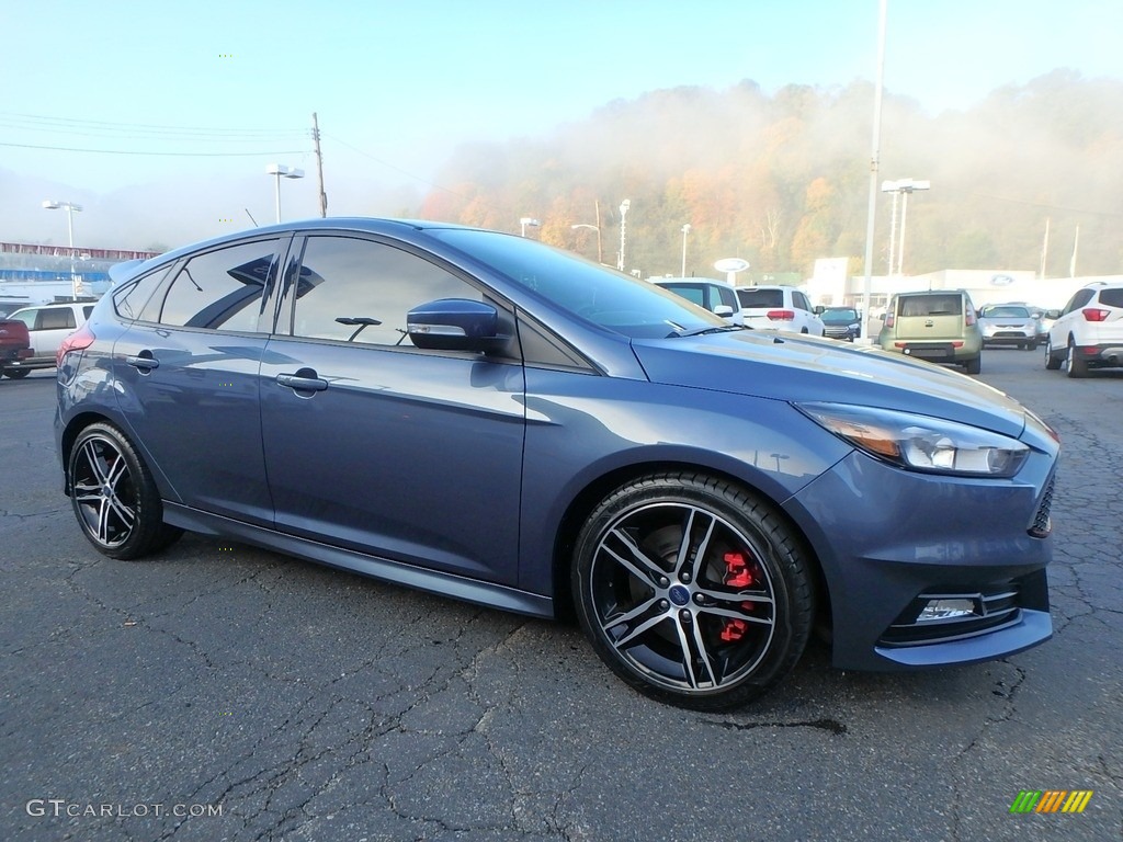 2018 Focus ST Hatch - Blue Metallic / Charcoal Black photo #9