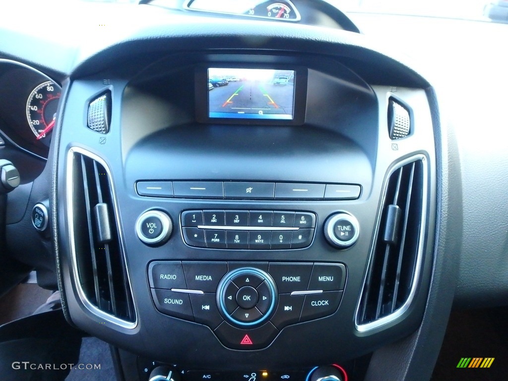 2018 Ford Focus ST Hatch Controls Photos