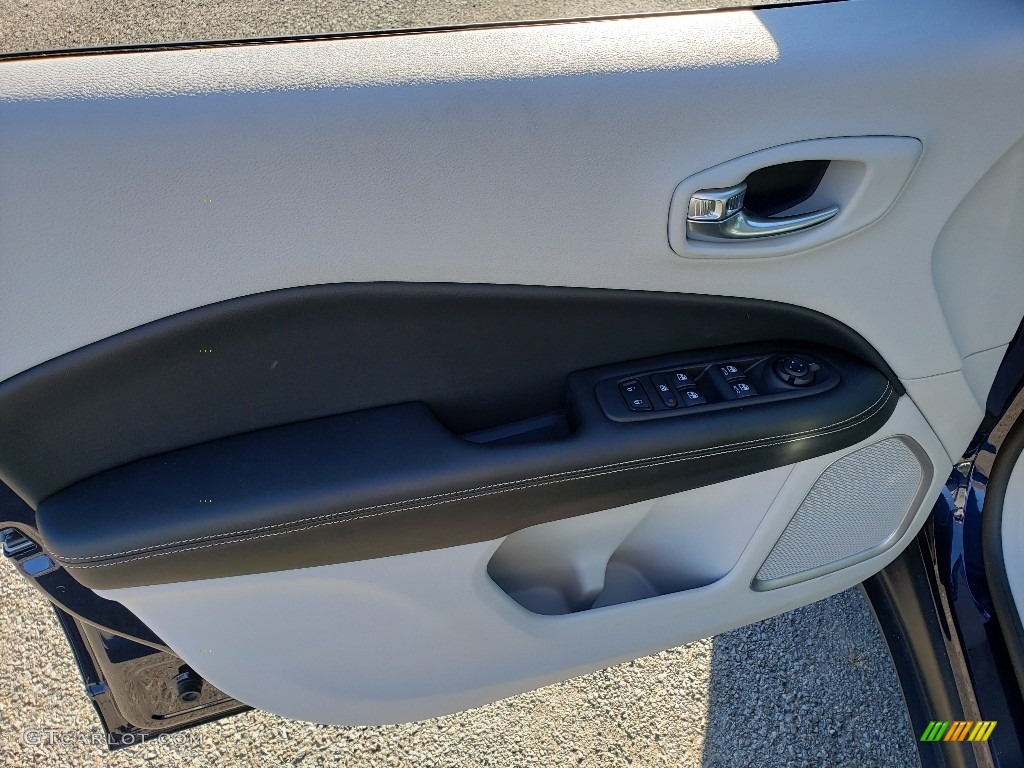 2020 Compass Latitude 4x4 - Jazz Blue Pearl / Ski Gray/Black photo #8