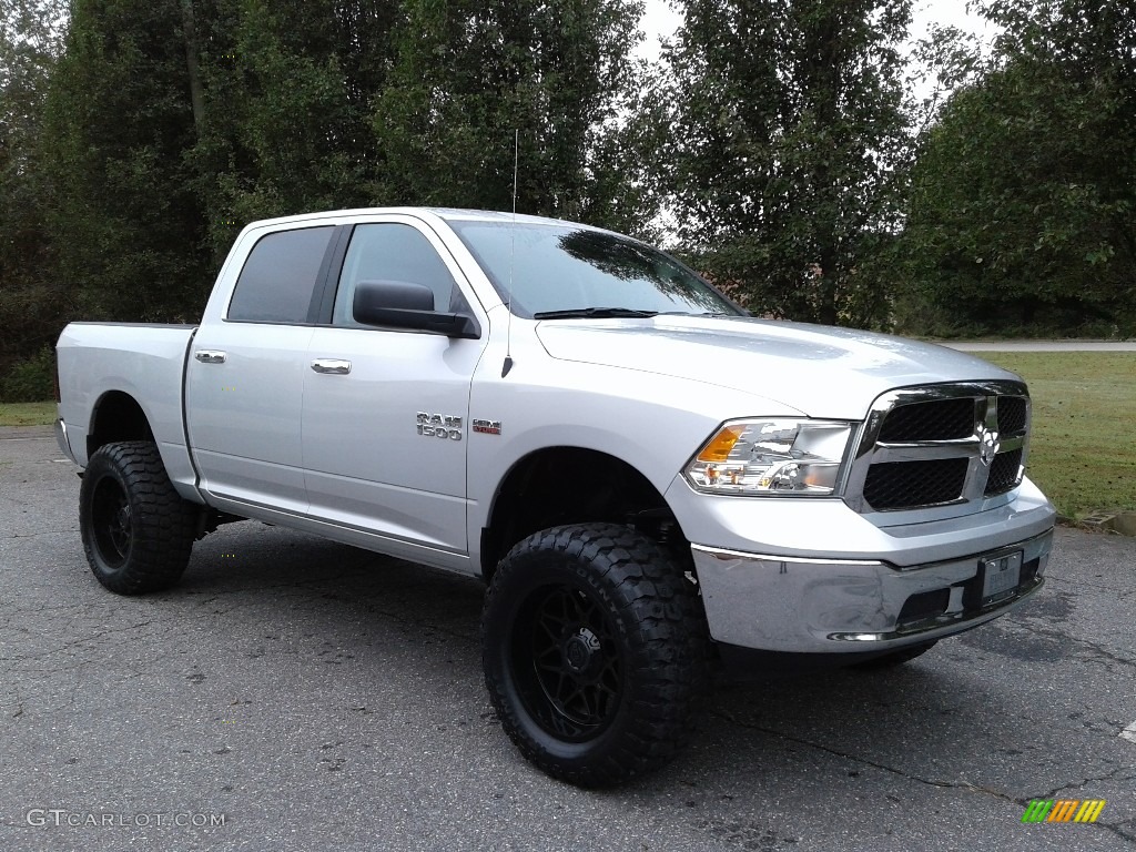 2018 1500 Big Horn Crew Cab 4x4 - Bright Silver Metallic / Black/Diesel Gray photo #4