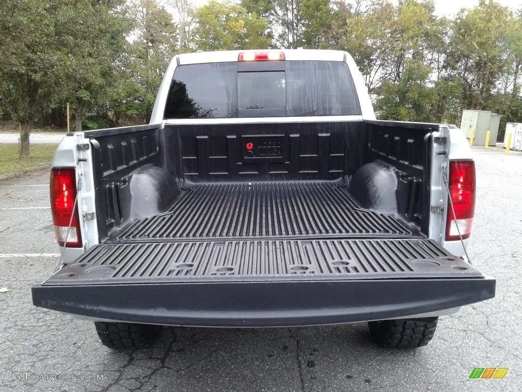 2018 1500 Big Horn Crew Cab 4x4 - Bright Silver Metallic / Black/Diesel Gray photo #11