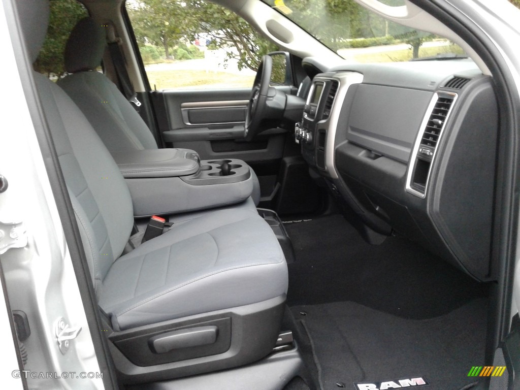 2018 1500 Big Horn Crew Cab 4x4 - Bright Silver Metallic / Black/Diesel Gray photo #13