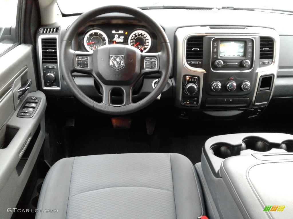 2018 1500 Big Horn Crew Cab 4x4 - Bright Silver Metallic / Black/Diesel Gray photo #24