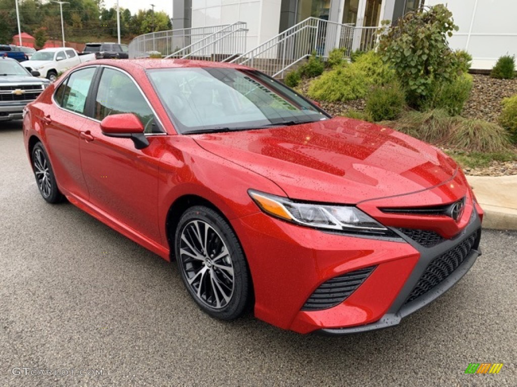 Supersonic Red 2020 Toyota Camry SE Exterior Photo #135737687