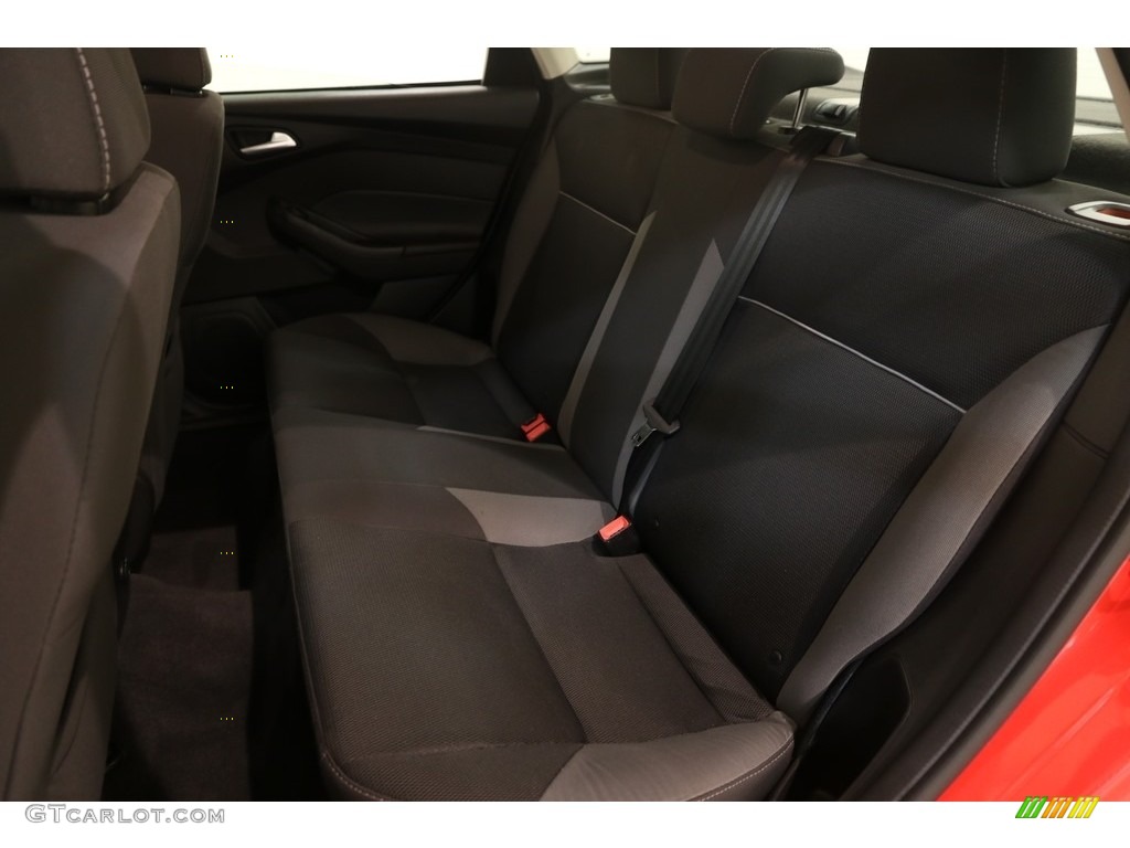 2014 Focus SE Sedan - Race Red / Charcoal Black photo #15