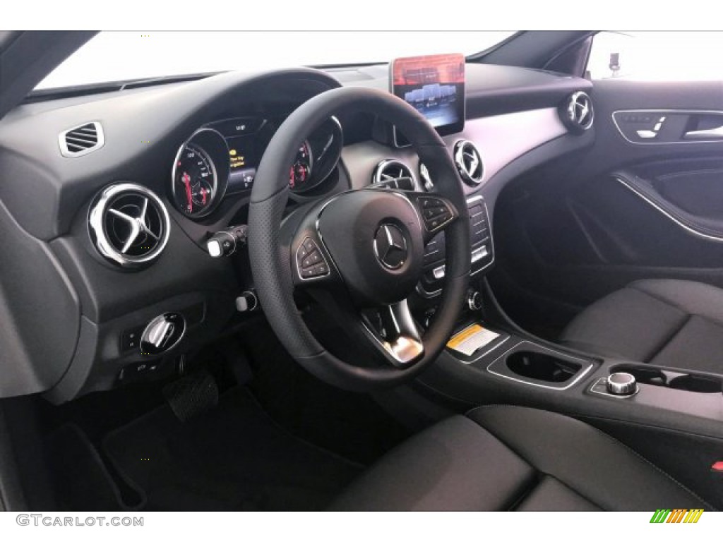 2020 GLA 250 - Polar White / Black photo #4