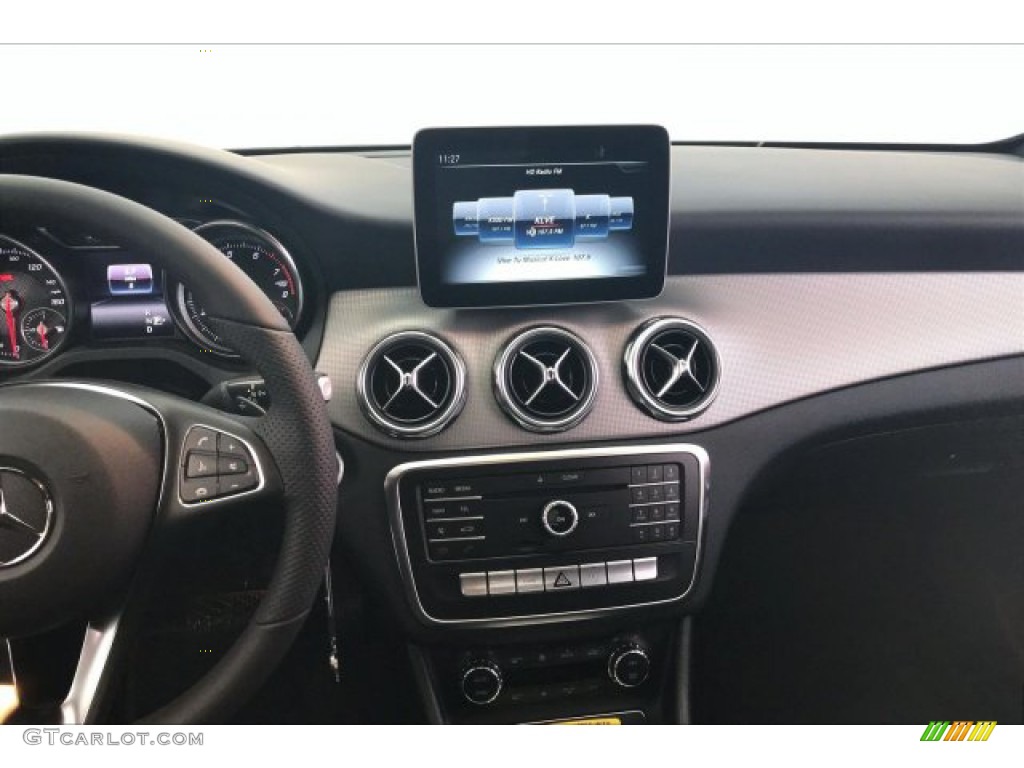 2020 GLA 250 - Polar White / Black photo #6