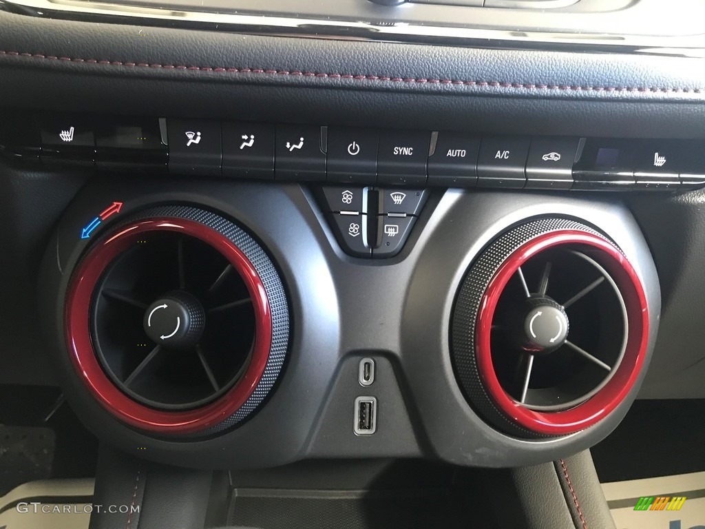 2020 Chevrolet Blazer RS Controls Photo #135746040